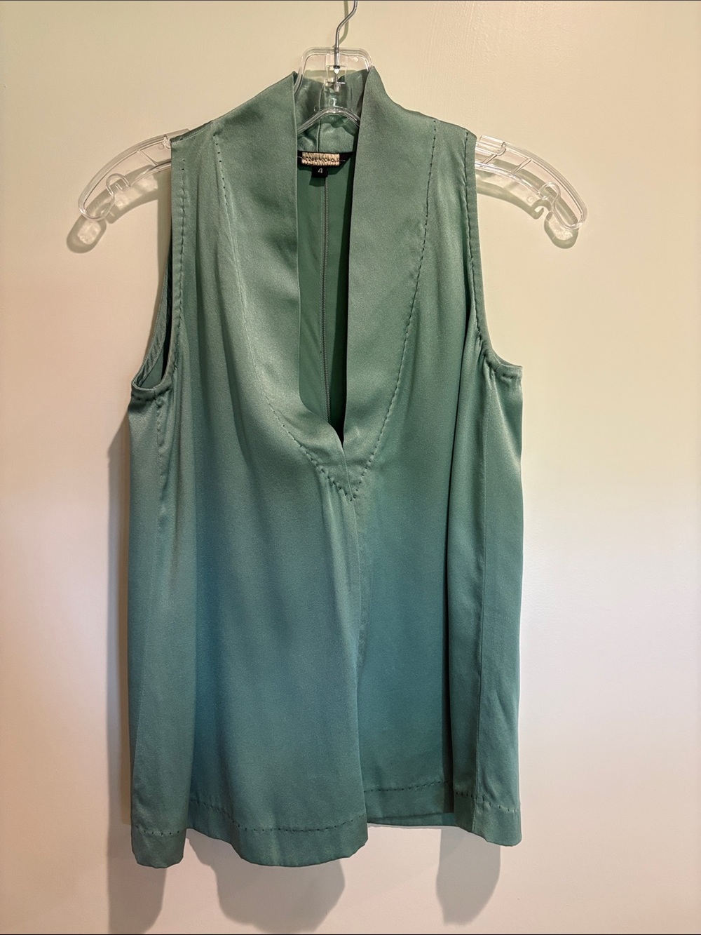 Rozae Nichols Sleeveless V-Neck Silk Camisole in Mint Green Sz 4 (fits like 2)